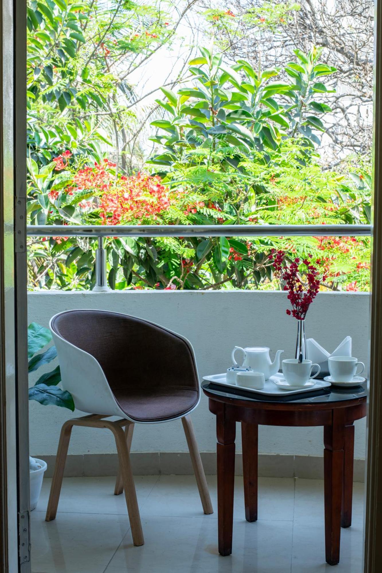 Hyde Park Hotel Бангалор Екстериор снимка