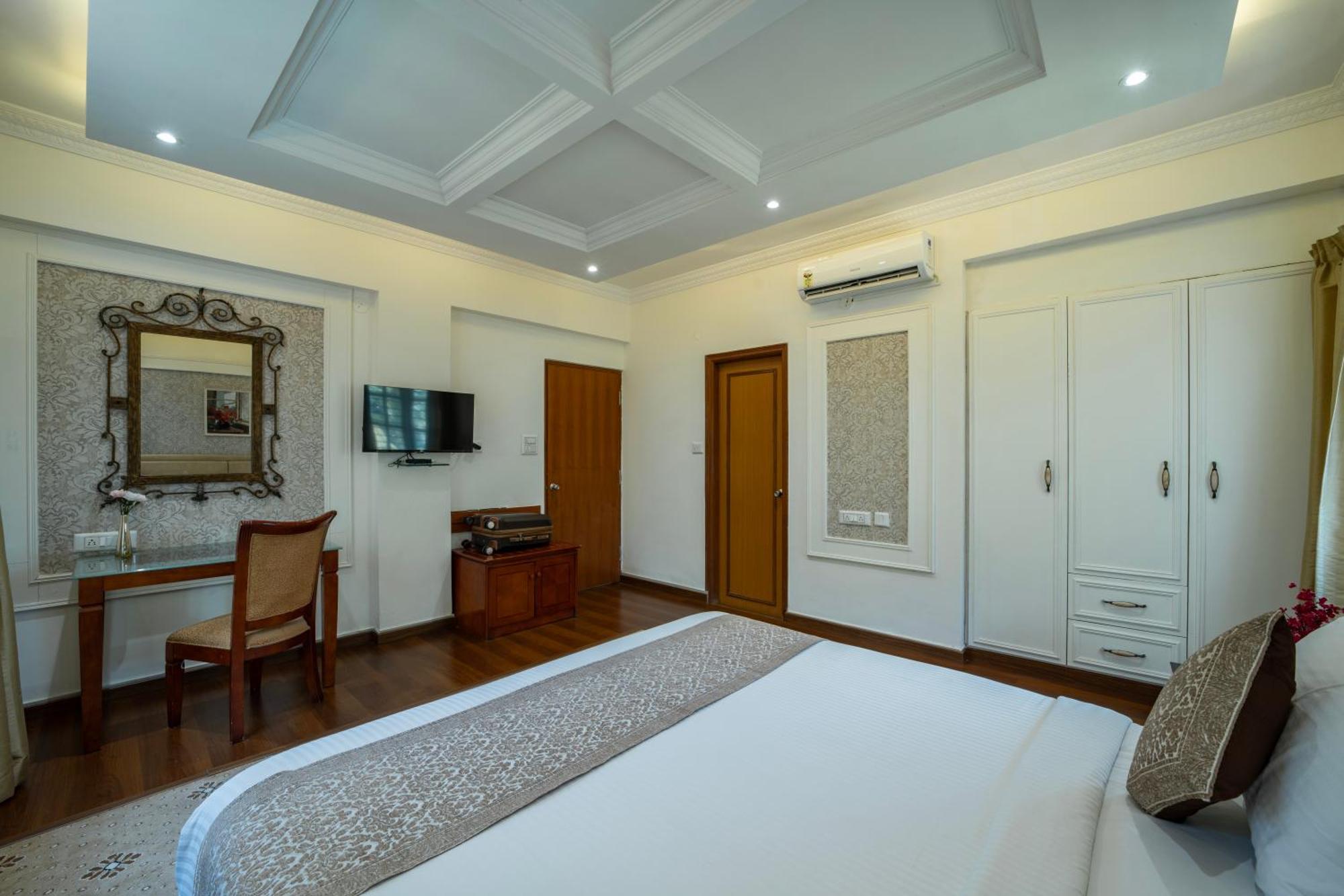 Hyde Park Hotel Бангалор Екстериор снимка