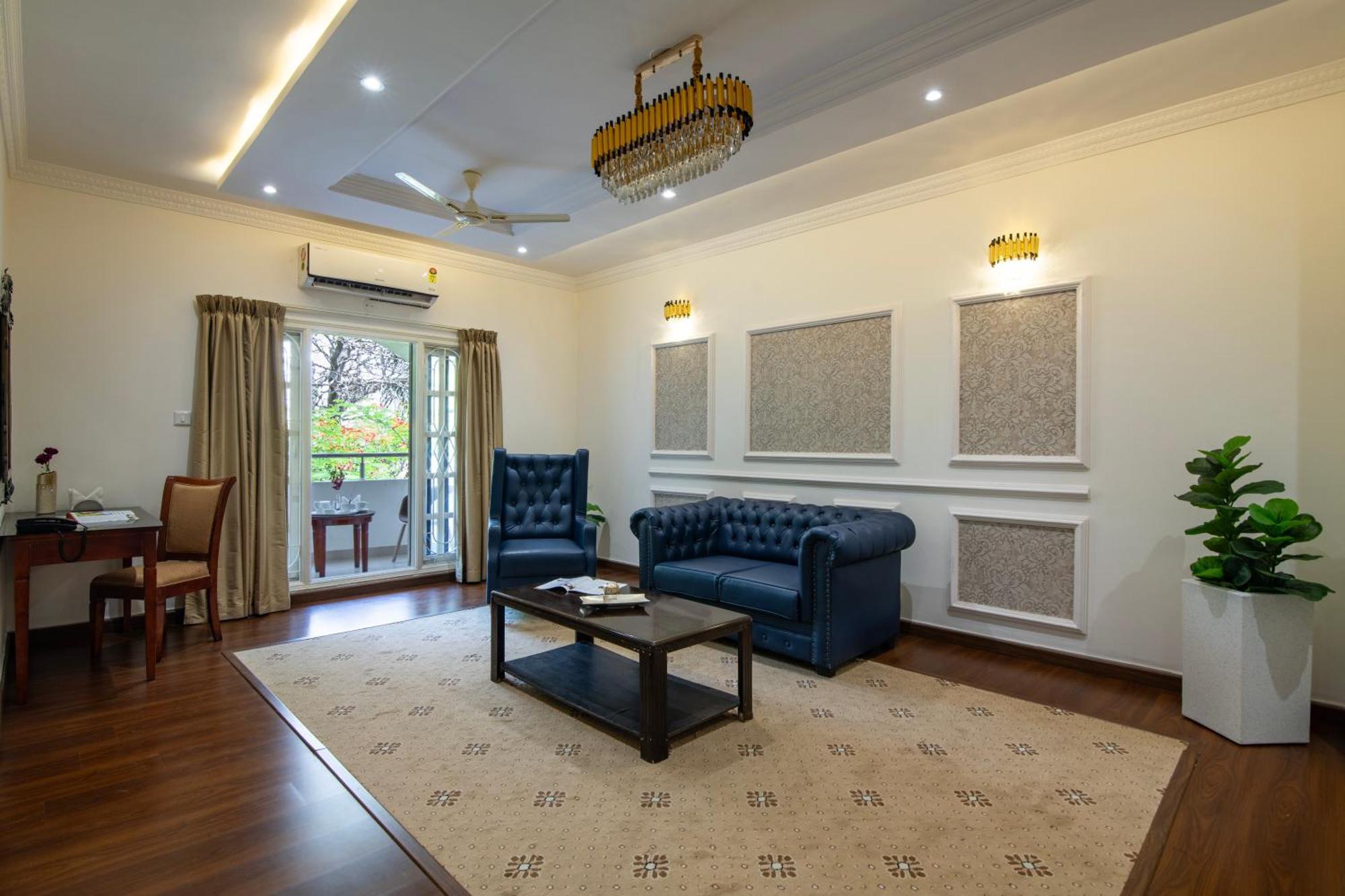 Hyde Park Hotel Бангалор Екстериор снимка